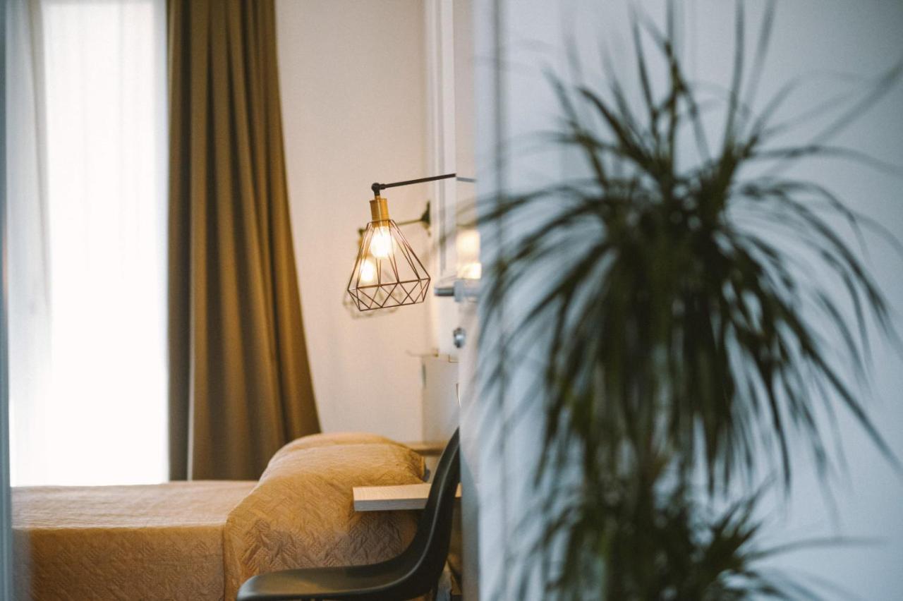 Ermes Bed & Breakfast Avola Bagian luar foto