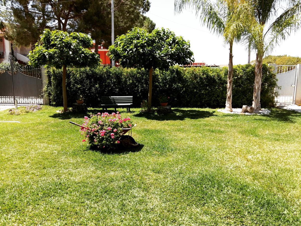 Ermes Bed & Breakfast Avola Bagian luar foto