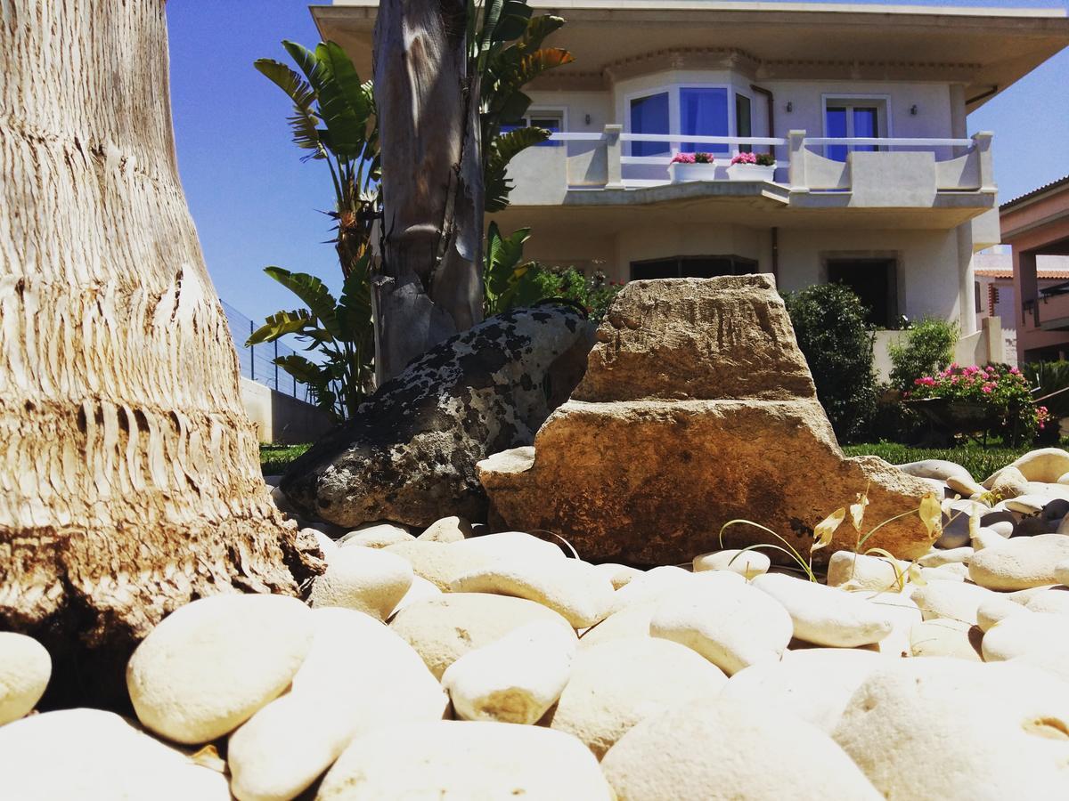 Ermes Bed & Breakfast Avola Bagian luar foto