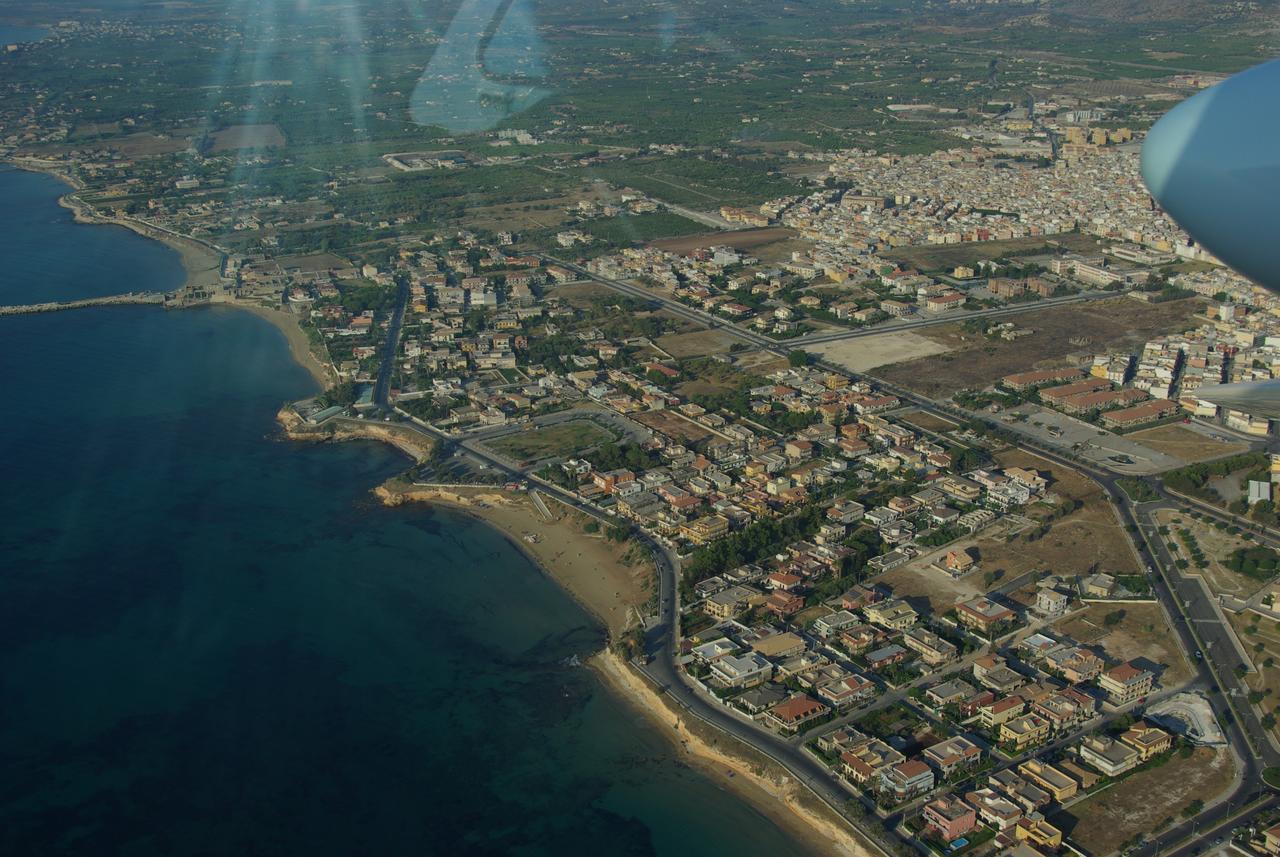 Ermes Bed & Breakfast Avola Bagian luar foto