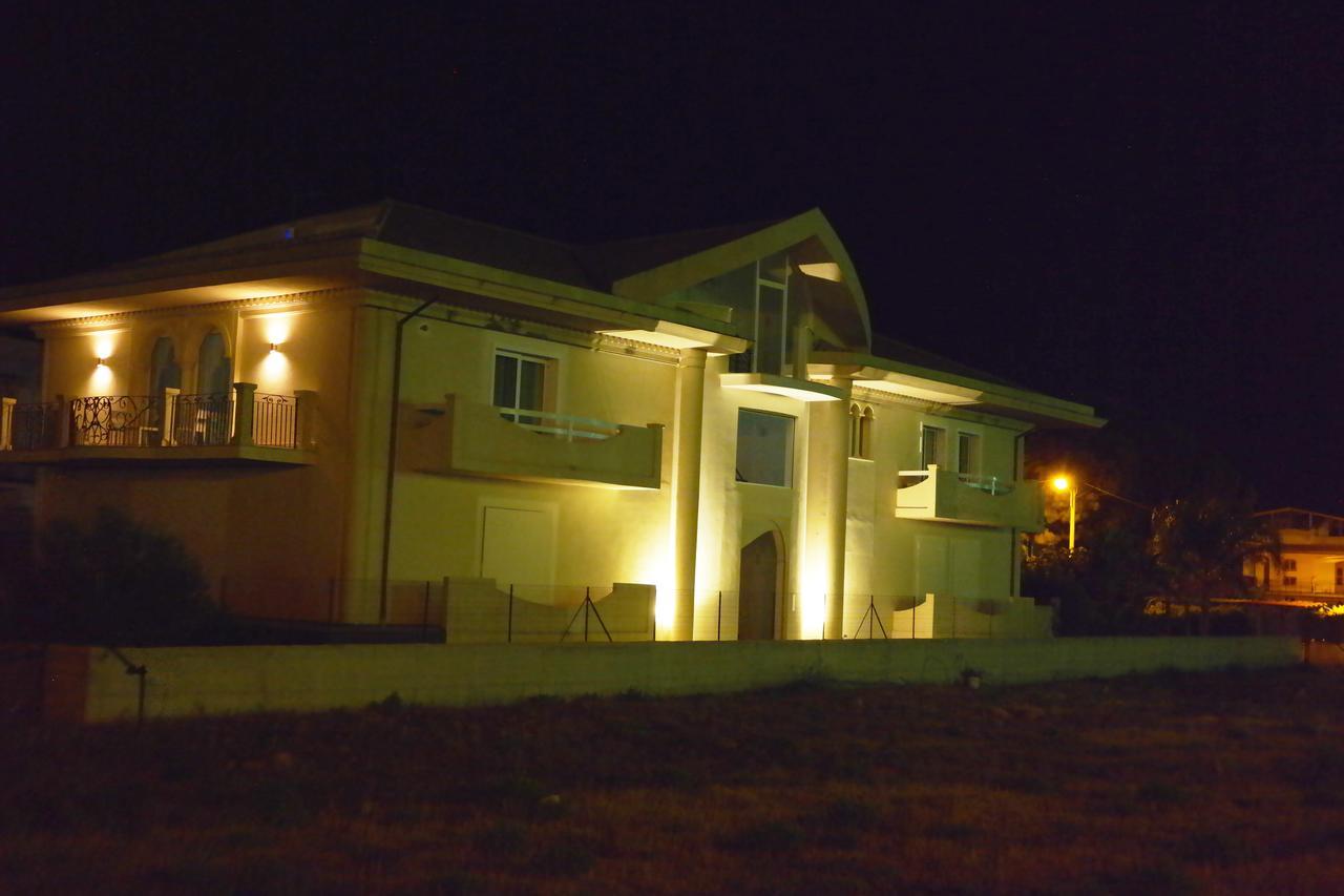 Ermes Bed & Breakfast Avola Bagian luar foto