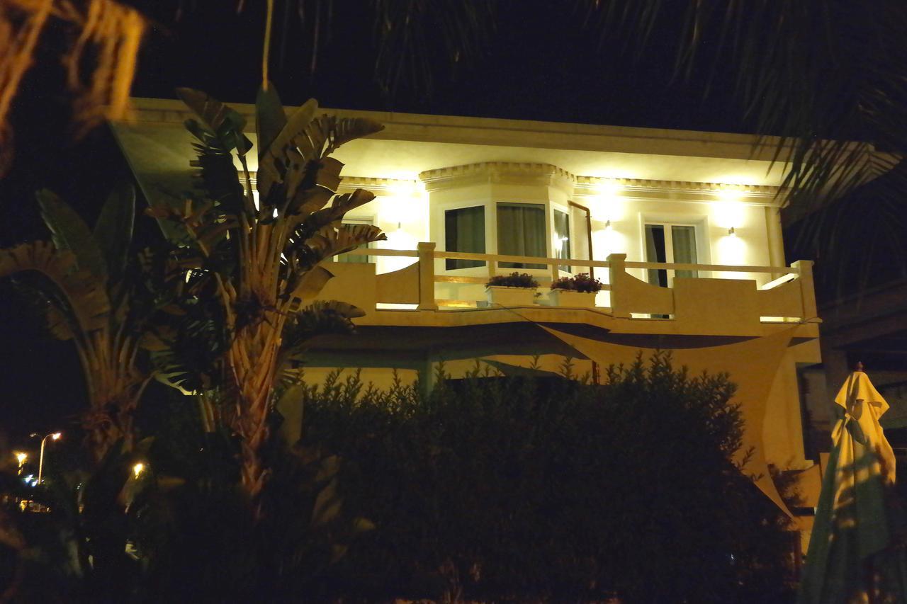 Ermes Bed & Breakfast Avola Bagian luar foto