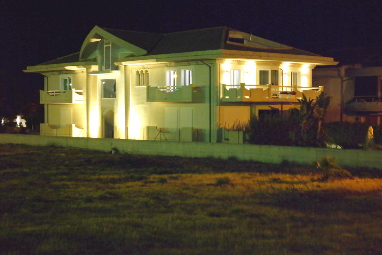Ermes Bed & Breakfast Avola Bagian luar foto