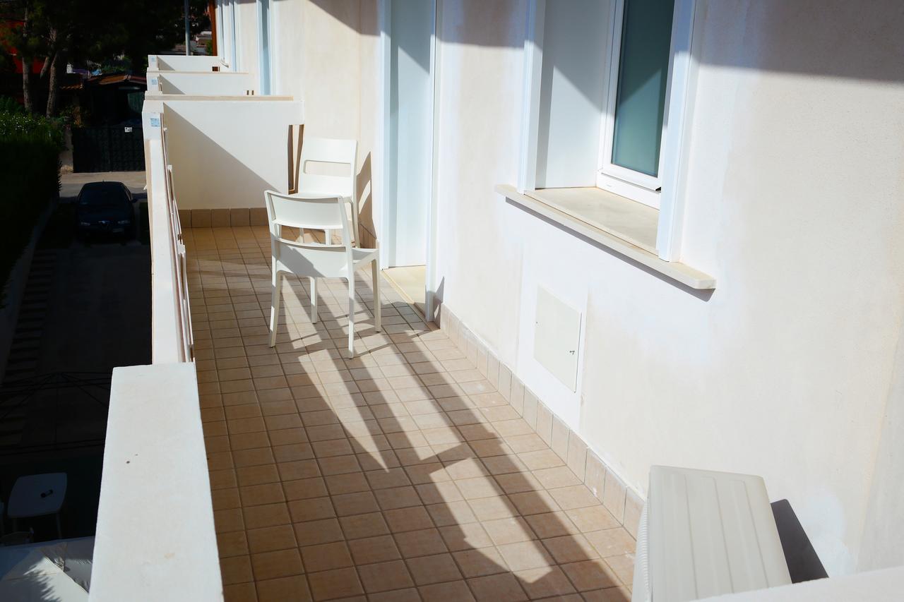 Ermes Bed & Breakfast Avola Bagian luar foto