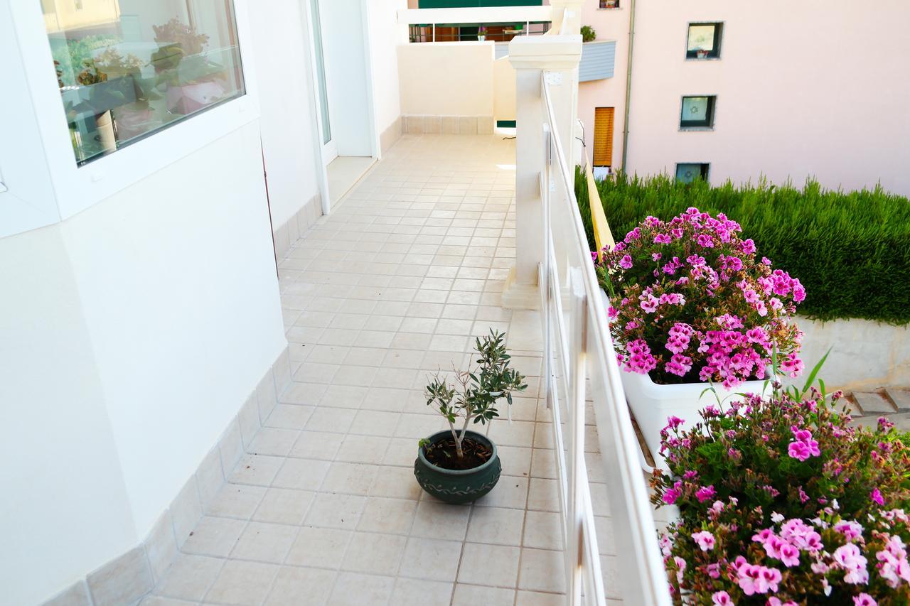 Ermes Bed & Breakfast Avola Bagian luar foto